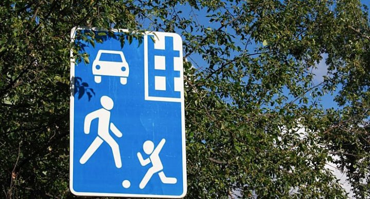 В ГАИ рассказали, кто может получить штраф 120 рублей в пешеходных и жилых зонах