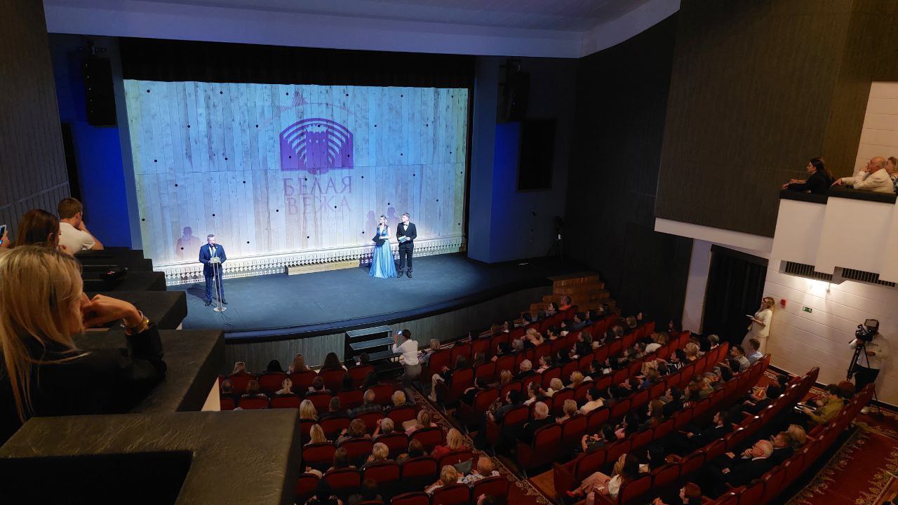 В Бресте cпектаклем «Отцы и дети» открылся международный театральный фестиваль «Белая Вежа»