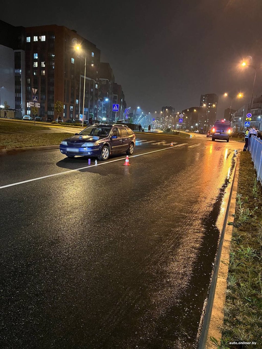 Жуткое видео: на полном ходу машина сбила двух пешеходов