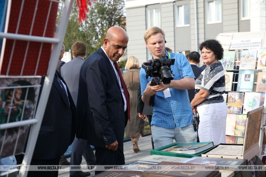 «Парящие книги» и «Дети лесной школы». Новые арт-объекты украсили Ивацевичи