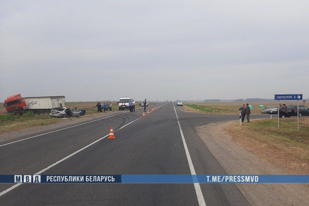 71-летний водитель не пропустил фуру: погиб сам и его пассажир