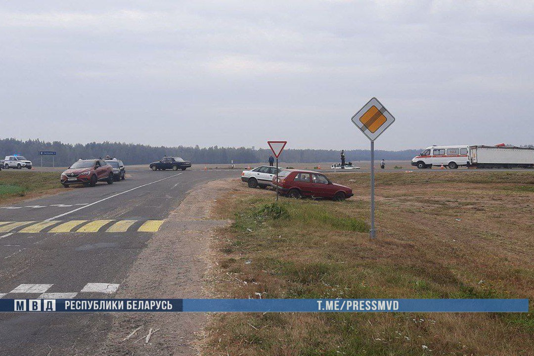 71-летний водитель не пропустил фуру: погиб сам и его пассажир
