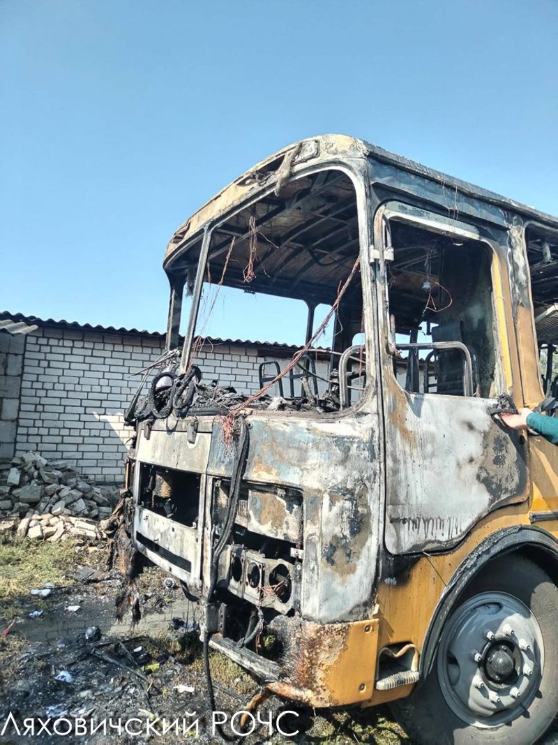 Автобус сгорел в Ляховичах