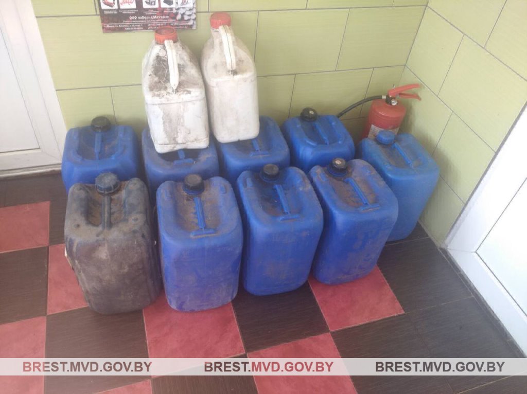 Мужчина присваивал топливо, моторное масло, охлаждающую жидкость. Случай на предприятии в Брестской области