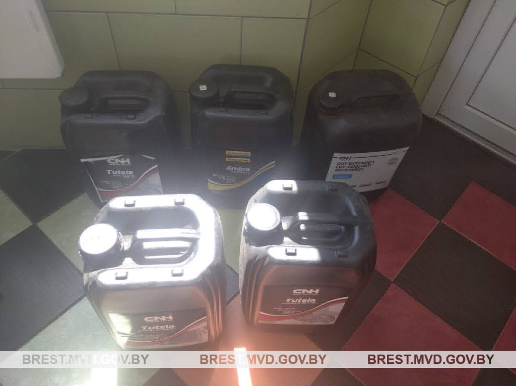 Мужчина присваивал топливо, моторное масло, охлаждающую жидкость. Случай на предприятии в Брестской области