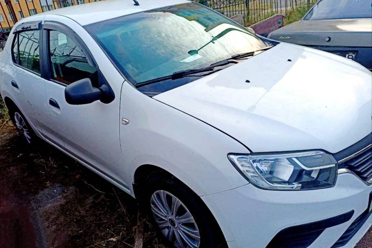 Таксист-нелегал лишил автомобиля собственного сына