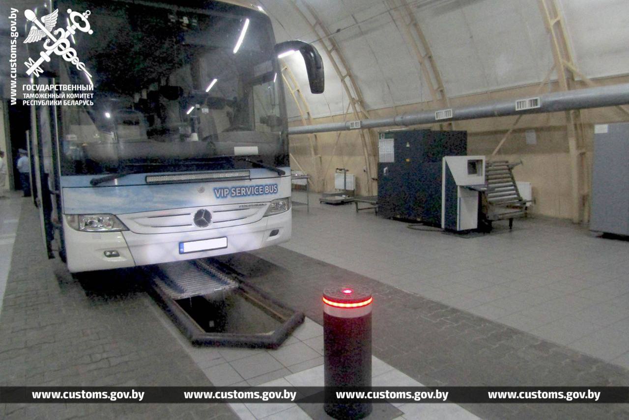 Брестские таможенники обнаружили контрабанду запчастей в польском автобусе