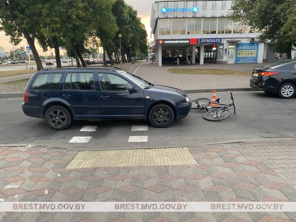 В Бресте водитель Volkswagen сбил 14-летнего велосипедиста