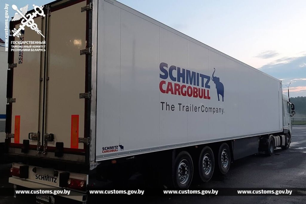 Полуприцеп за €1,8 тыс. ввозили в Беларусь. Таможенникам цена показалась странной