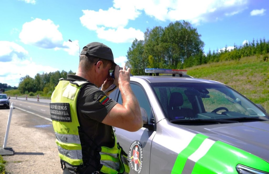 BMW X5 пропустили из Литвы в Беларусь, а его водителя — нет. Вот почему