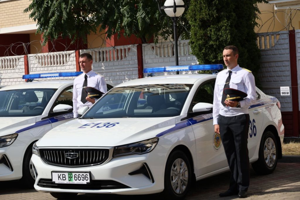 В Брестском областном управлении департамента охраны МВД торжественно вручили ключи от шести новых служебных автомобилей