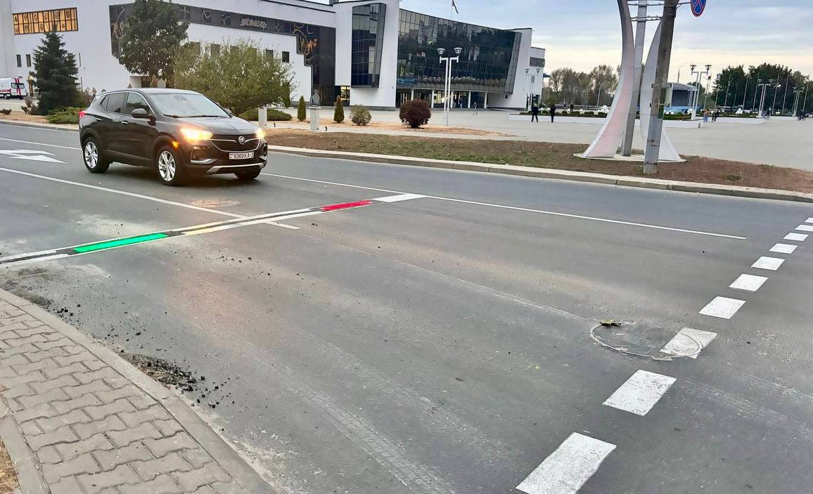 Посмотрите, какой «дублер» светофора появился в Гомеле. Пока он единственный в стране