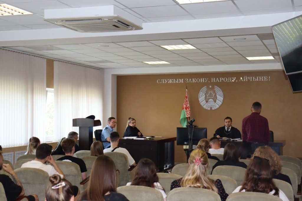 Еще одного бесправника публично судили в Бресте