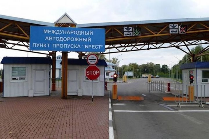 В очереди на выезд в Польшу стоит рекордное количество автобусов и автомобилей