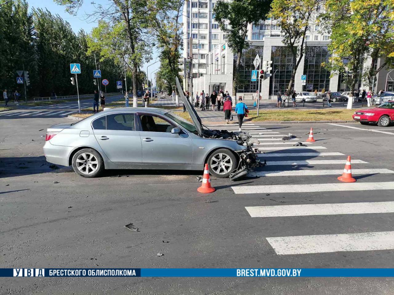 В Пинске автомобиль сбил женщину и 2-летнего мальчика