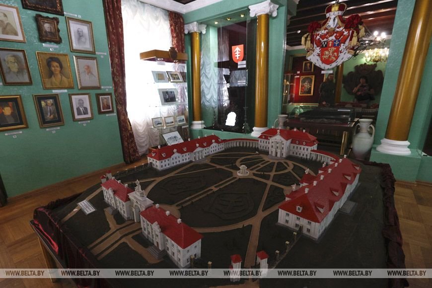 Какие секреты Сапег скрывает Ружанский дворец? Прогулялись по его коридорам