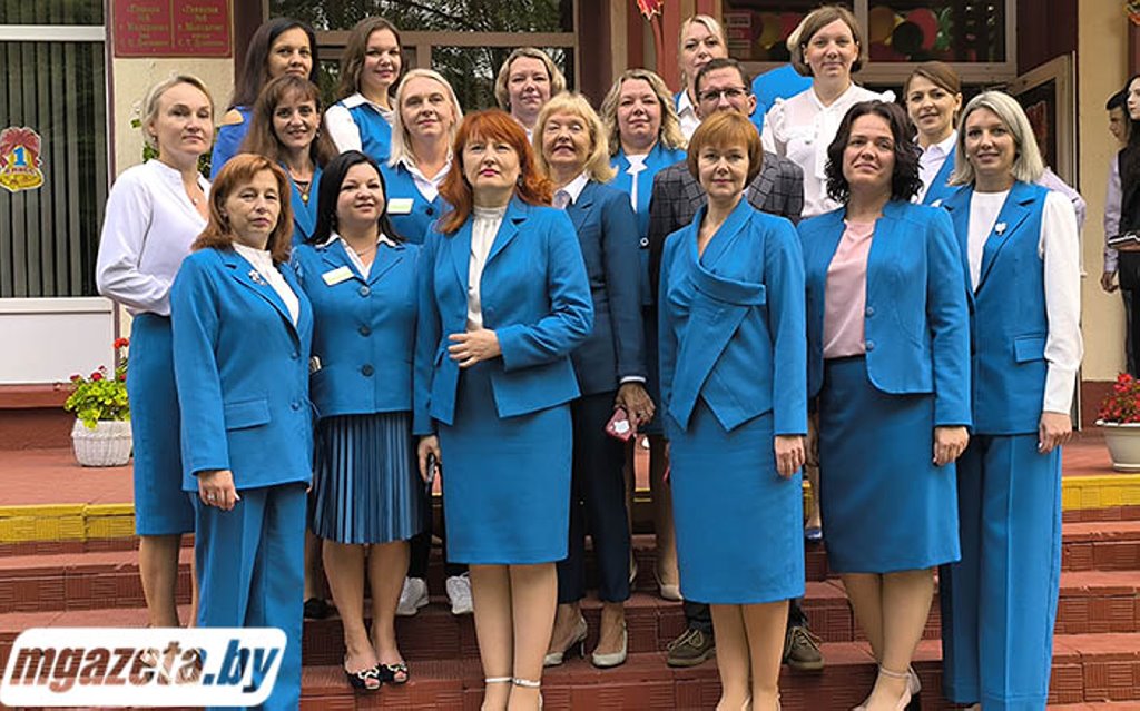 Голубые брюки, пиджак или сарафан. В одной из гимназий Беларуси ввели обязательную форму для учителей