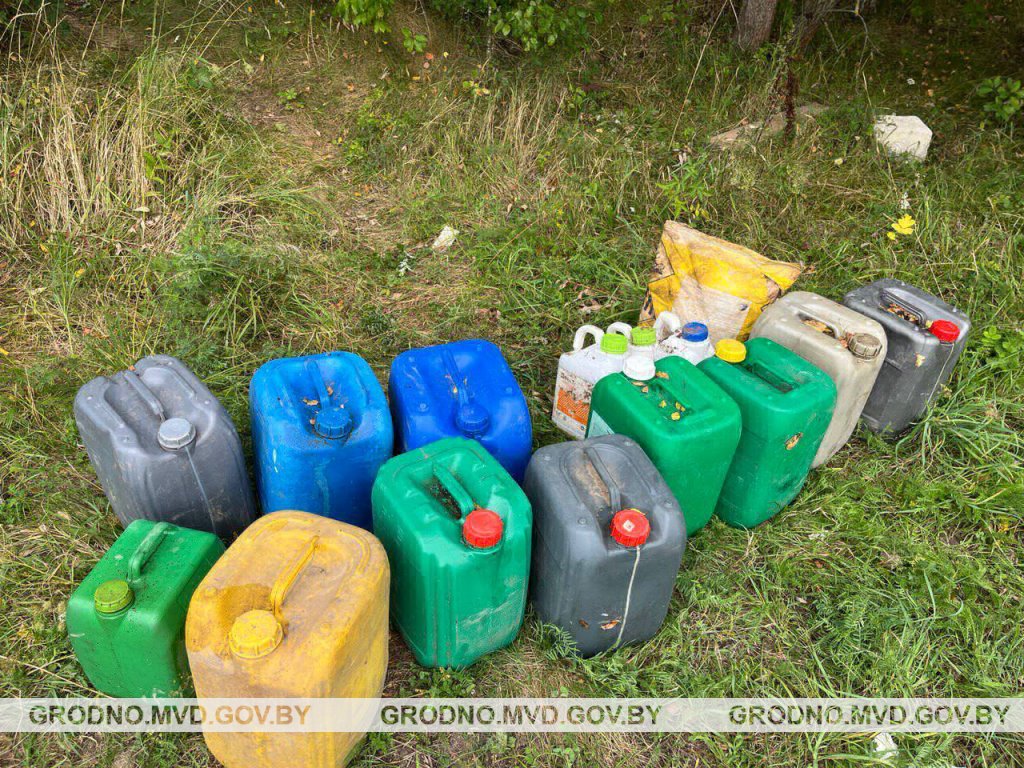 Тракторист прятал украденное топливо в лесу, но ему это не помогло