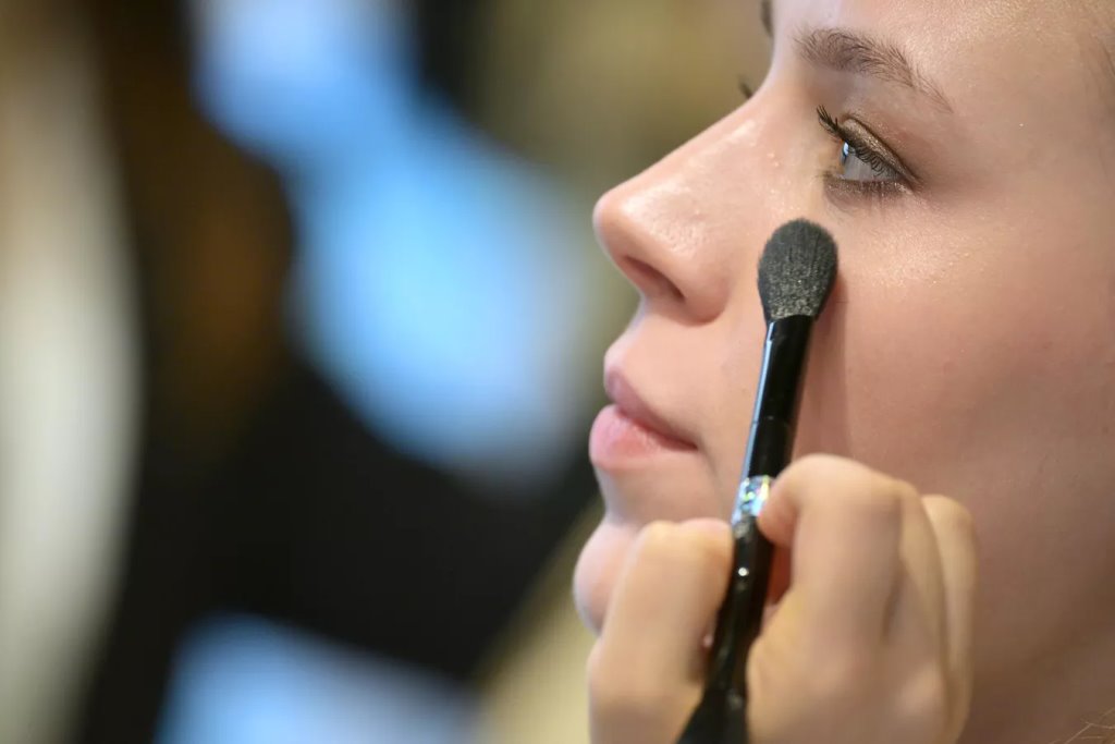 Будущих белорусских педагогов будут учить краситься и делать прически