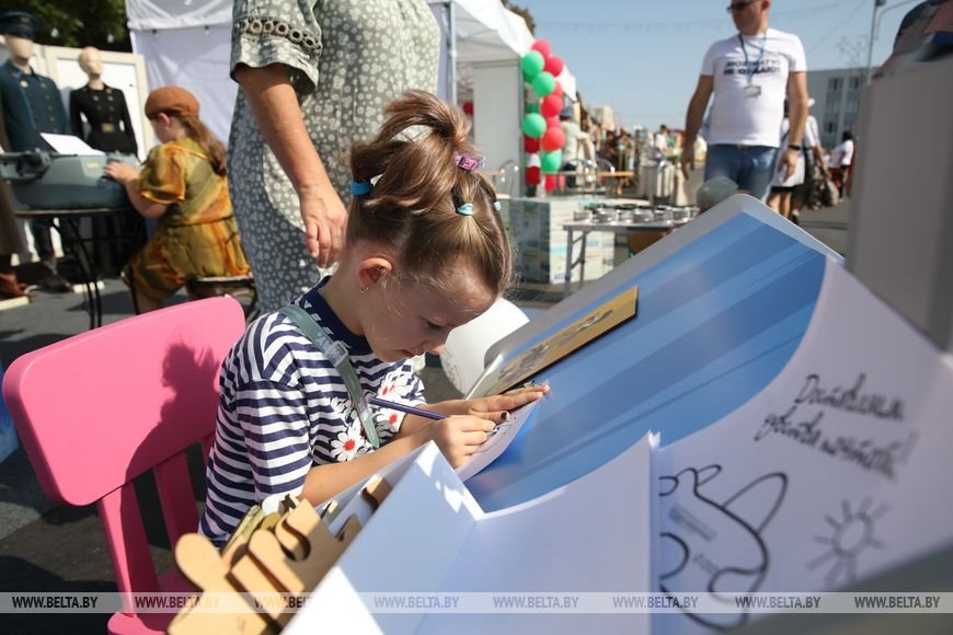 Жители Ивацевичей рассказали, как город расцвел ко Дню письменности