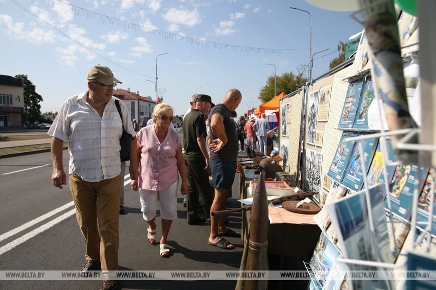 Жители Ивацевичей рассказали, как город расцвел ко Дню письменности