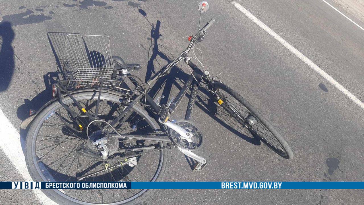 В Пинске пьяная велосипедистка попала под колеса авто