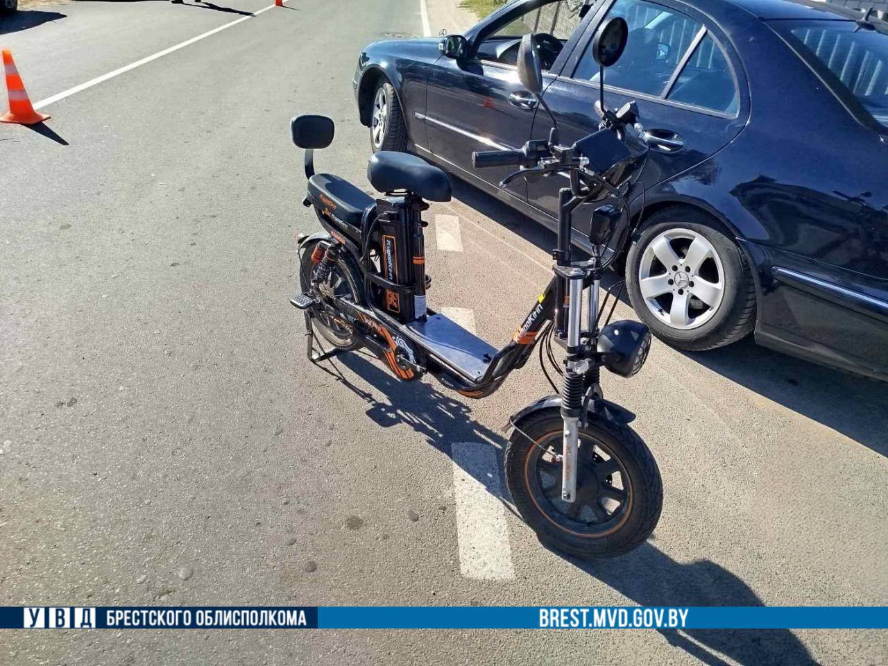 В Малорите Mercedes столкнулся с электровелосипедом