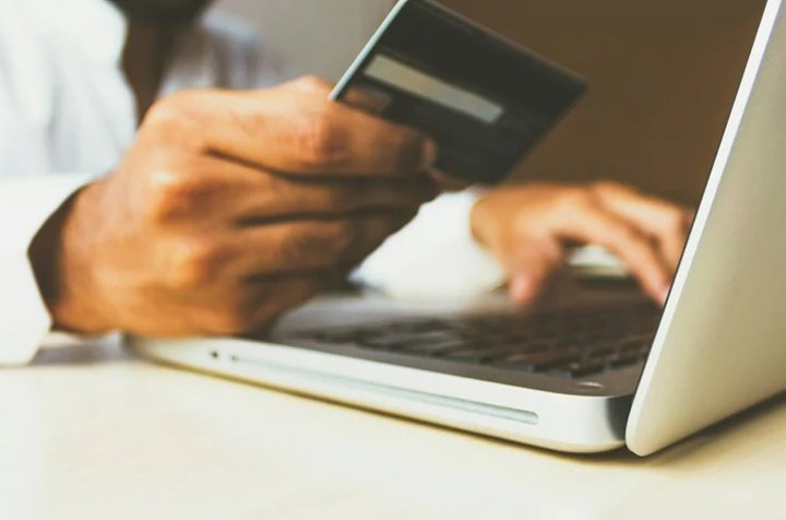 В Беларуси у мужчины после списания долга карта ушла в «минус»