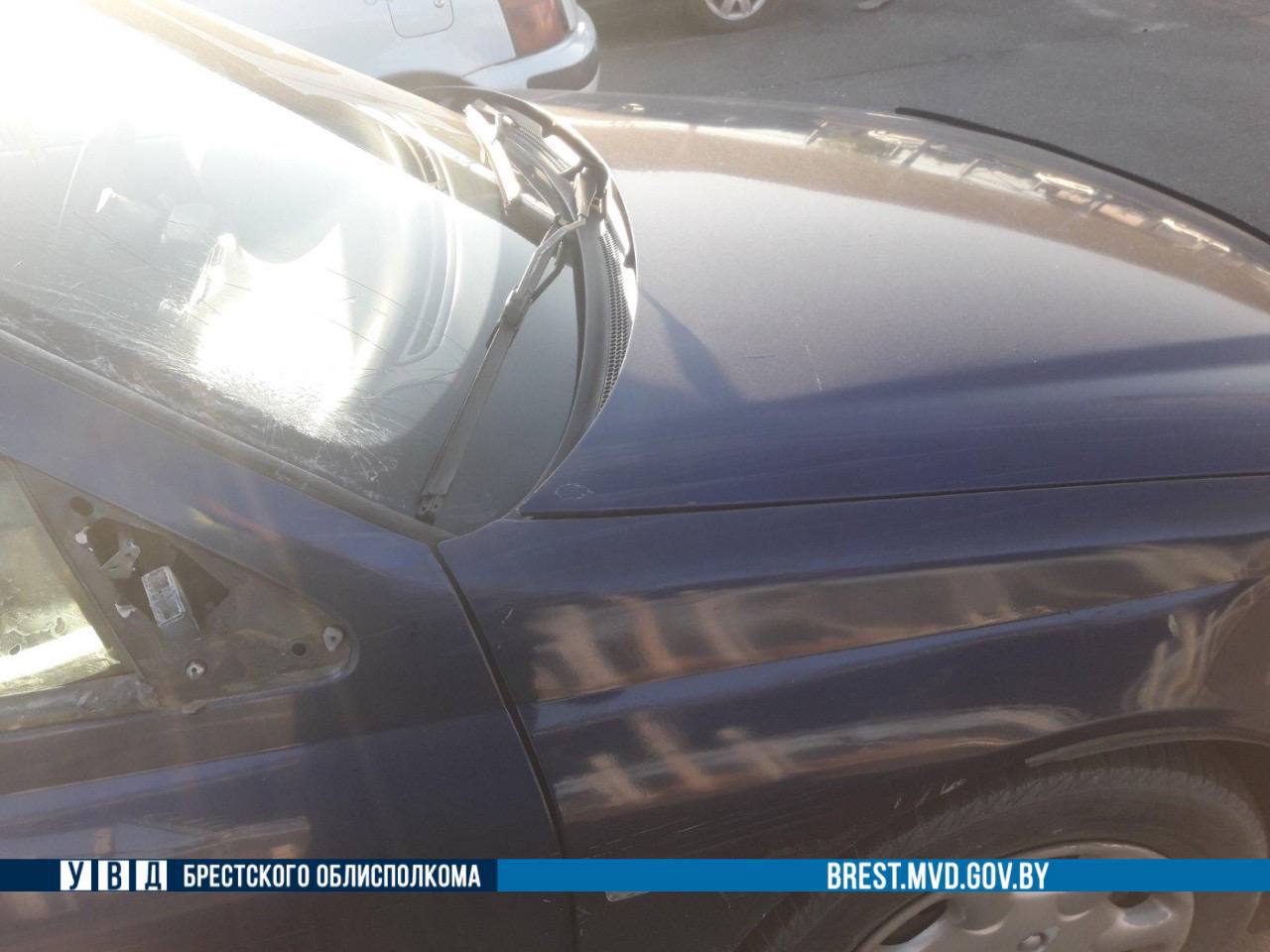 В Ляховичском районе пьяный водитель Peugeot сбил велосипедиста и скрылся с места ДТП