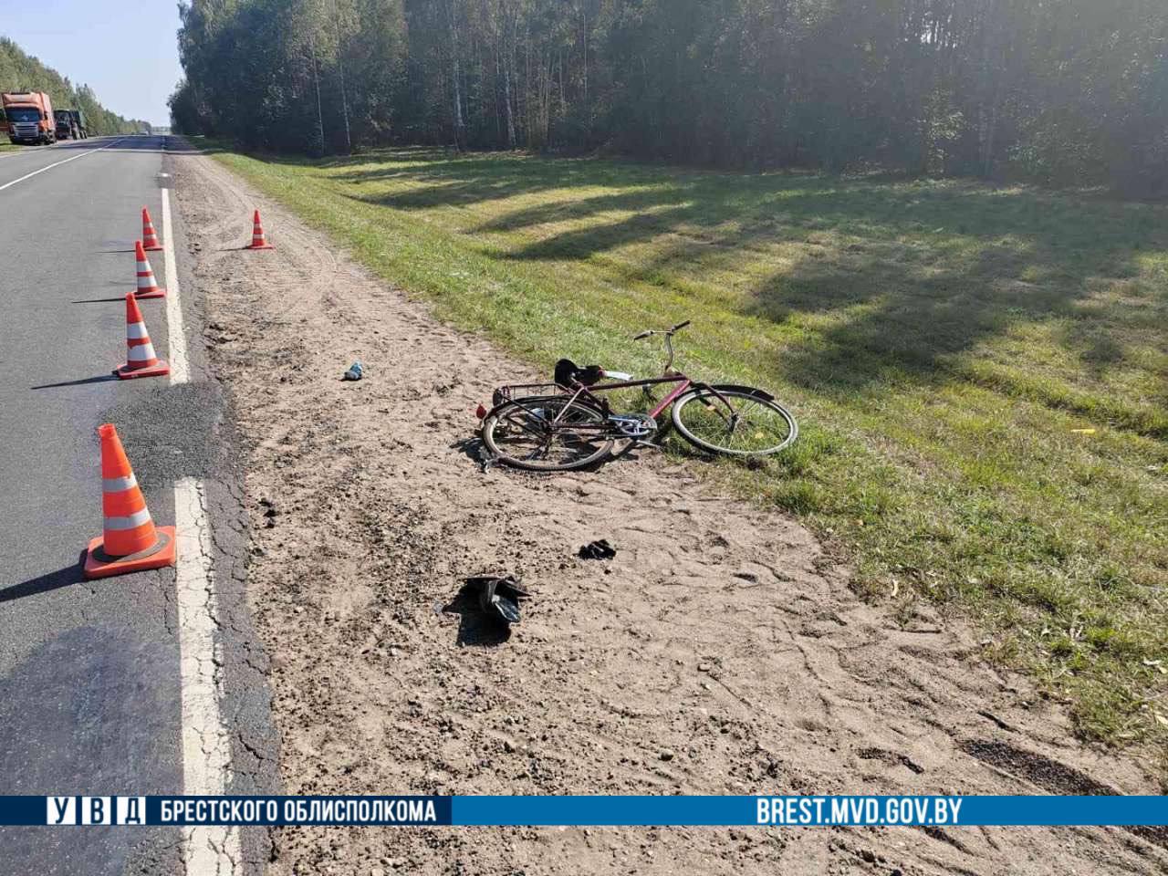 В Ляховичском районе пьяный водитель Peugeot сбил велосипедиста и скрылся с места ДТП