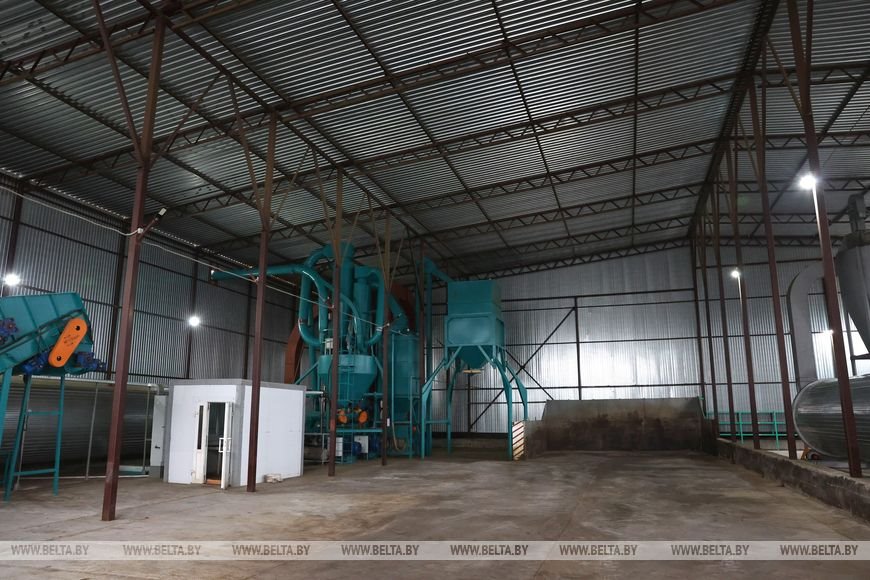 Александр Лукашенко совершает рабочую поездку в Пинский район Брестской области, где посещает ОАО «Парохонское»