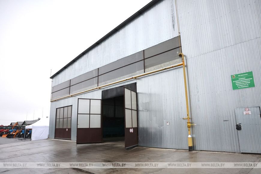 Александр Лукашенко совершает рабочую поездку в Пинский район Брестской области, где посещает ОАО «Парохонское»