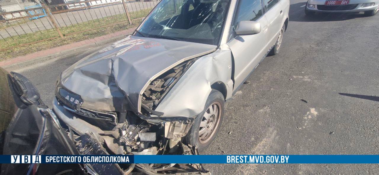 Пьяный водитель Audi собрал «паровозик» в Бресте на Речице