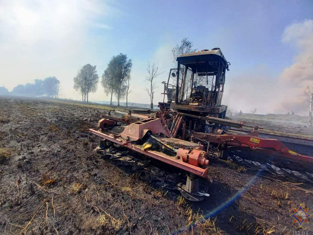 Кормоуборочный комбайн загорелся в Лунинецком районе