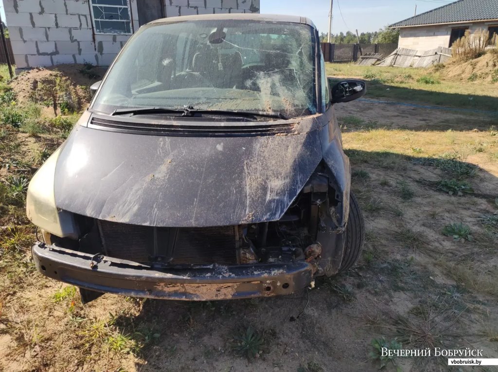 Белорус, чья машина ушла под землю, рассказал, возместят ли ущерб