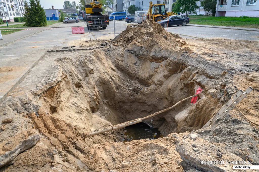 Белорус, чья машина ушла под землю, рассказал, возместят ли ущерб