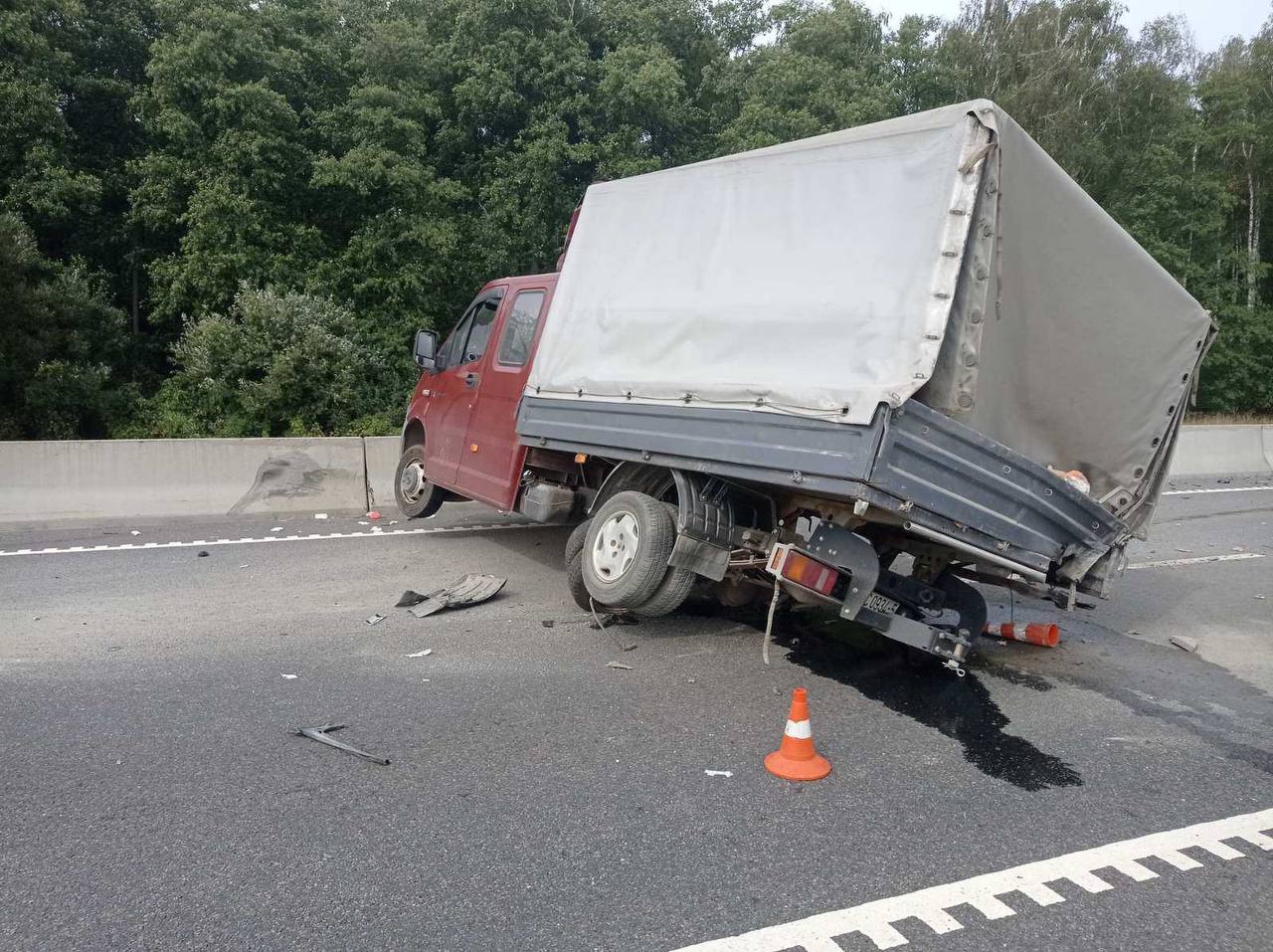 Смертельное ДТП в Лидском районе: Skoda врезалась в автомобиль дорожной службы 