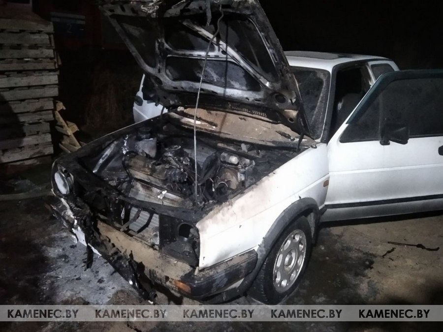 В Каменецком районе горел автомобиль