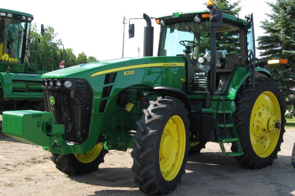 У дорогого трактора «разморозился» двигатель – кому предъявили иск на 4700 рублей?