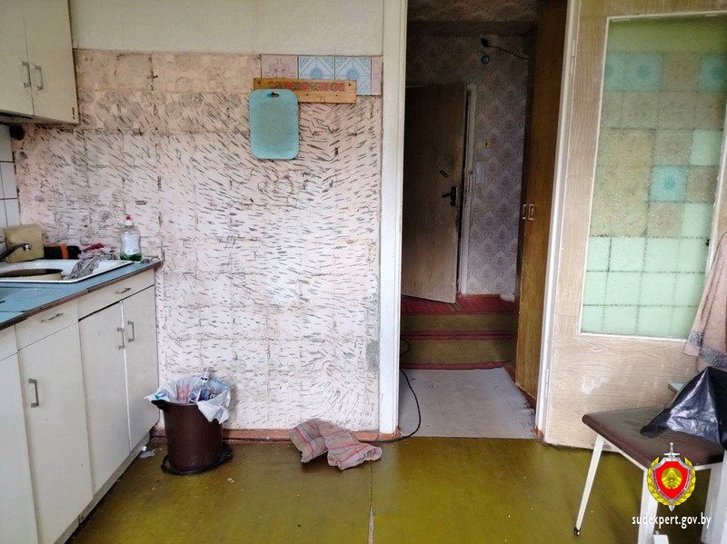 Белорус проснулся утром и нашел в квартире труп женщины. Что случилось?