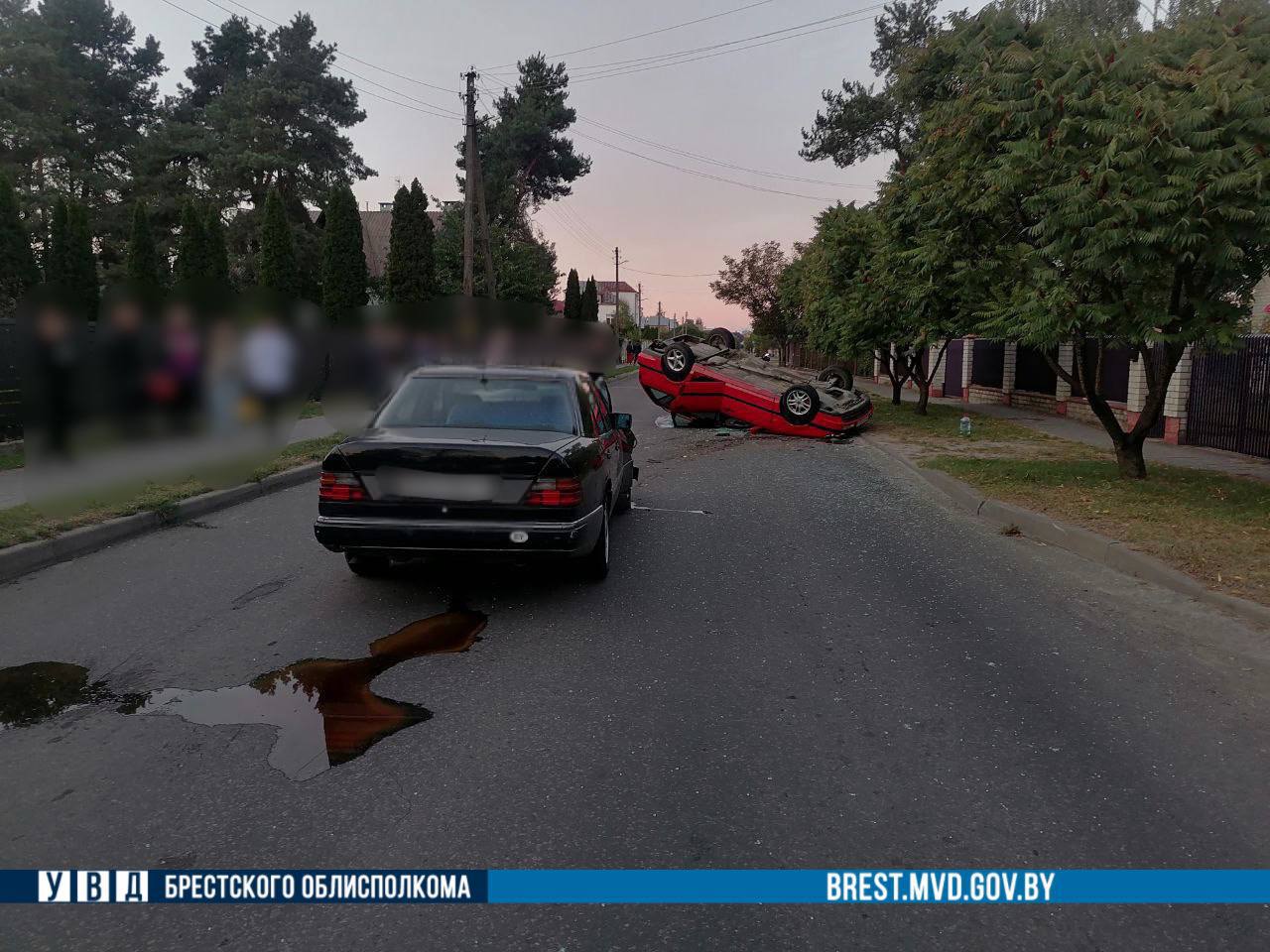 Автомобиль оказался на крыше. Стали известны подробности жесткого ДТП в Бресте на ул. Вересковой