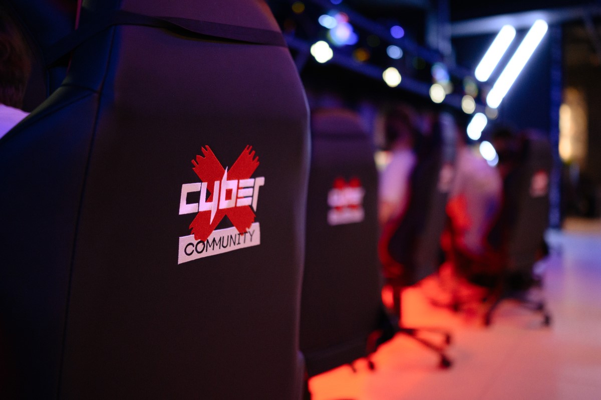 НОВОСТЬ для геймеров: в Бресте открылся крутой компьютерный клуб «CyberX»! Фотоотчёт и цены