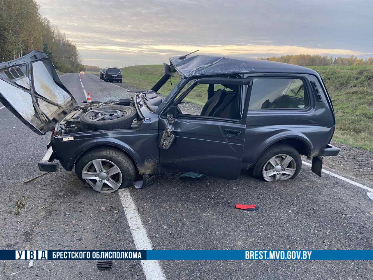 В Барановичском районе перевернулась Lada — два человека пострадали
