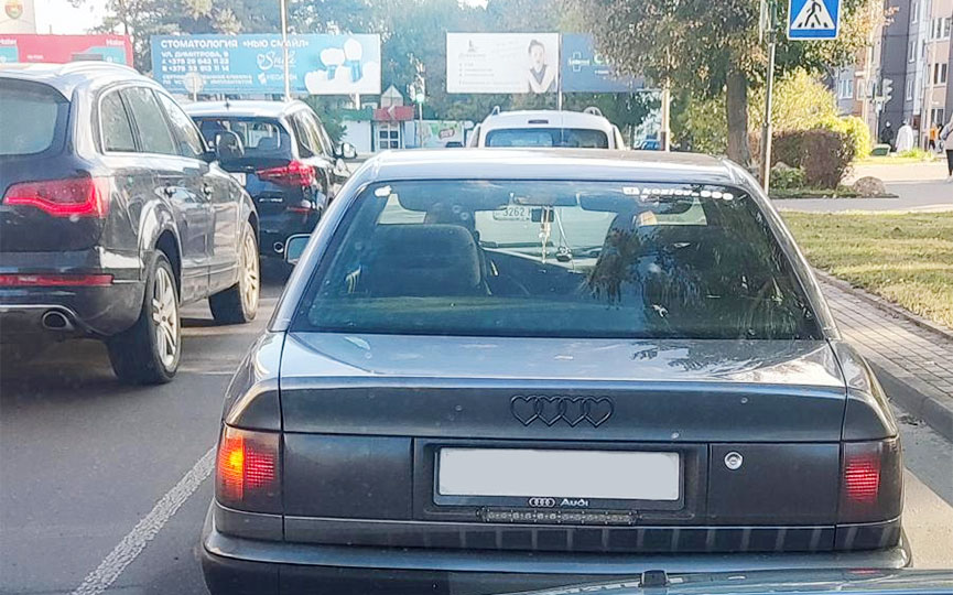 В Барановичах замечено авто с необычной эмблемой