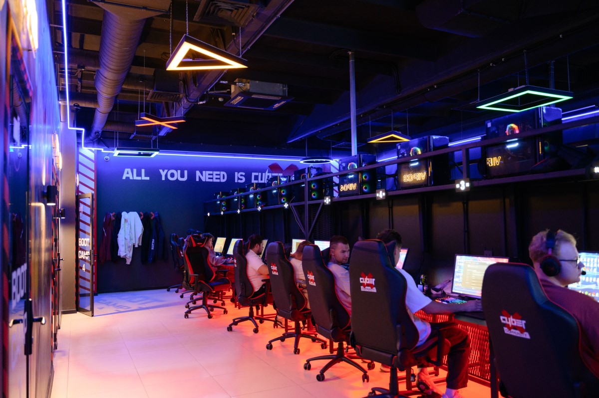 НОВОСТЬ для геймеров: в Бресте открылся крутой компьютерный клуб «CyberX»! Фотоотчёт и цены