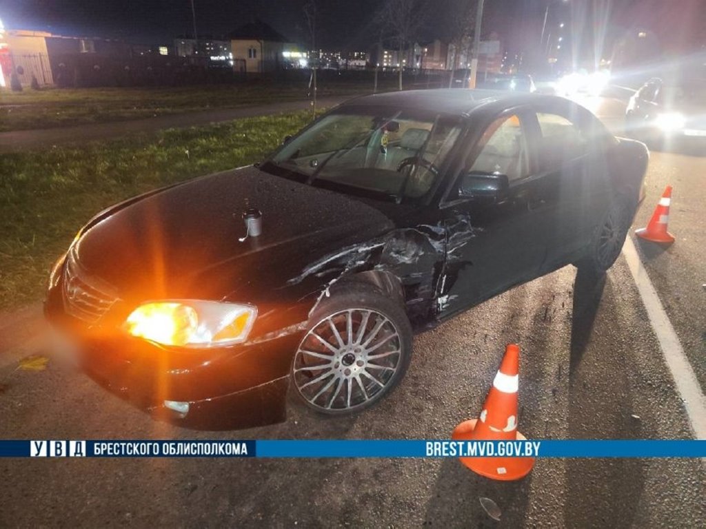 Перестроение обернулось аварией: три автомобиля столкнулись в Пинске