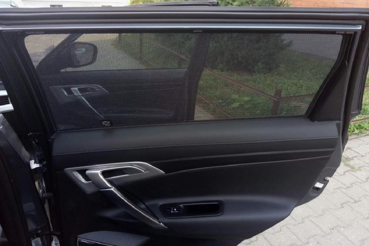 Можно ли ездить с оригинальными заводскими шторками