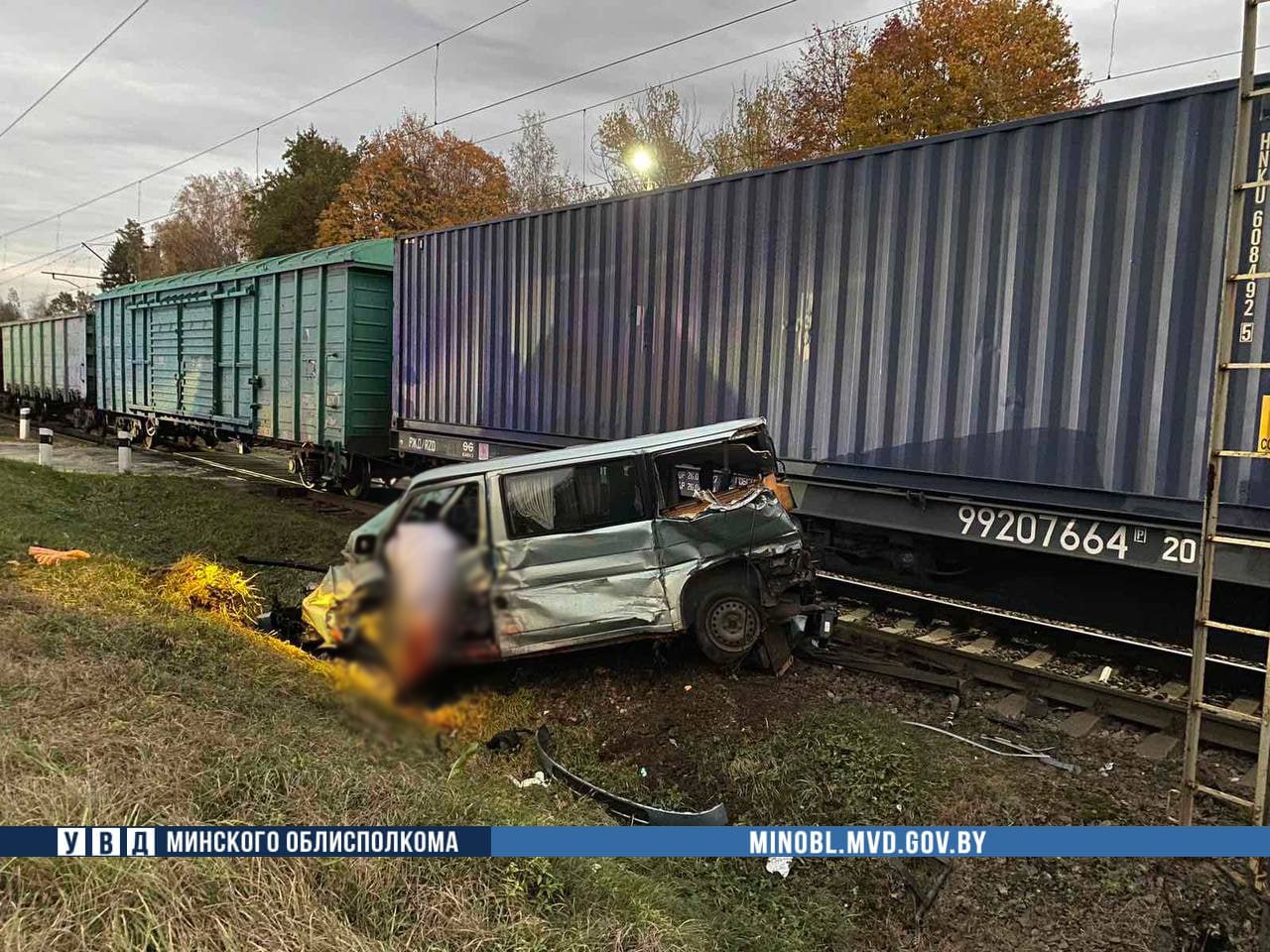 Автомобиль столкнулся с поездом — женщина-водитель погибла.