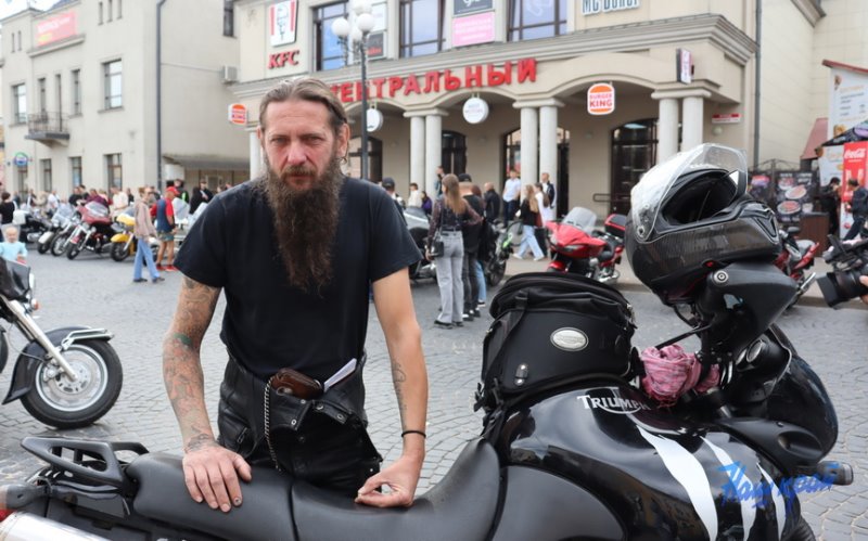 Поговорили «за жизнь» с байкером-немцем, который приезжал в Барановичи