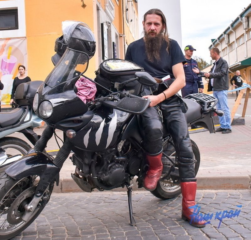 Поговорили «за жизнь» с байкером-немцем, который приезжал в Барановичи